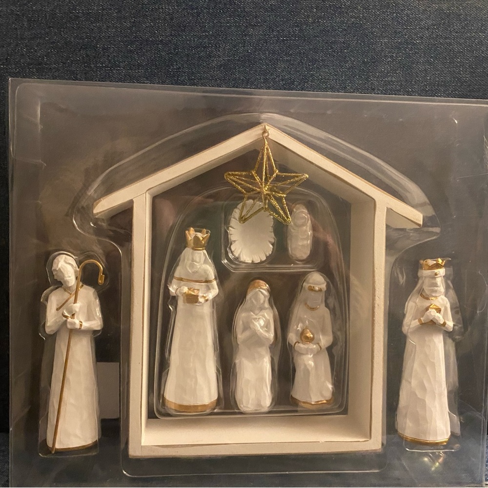Nativity Set 7 pc Scene White/Gold-Tone Manger with Star NEW